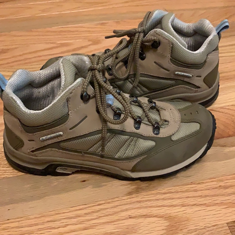 Columbia Women’s Hiking Boots Rincon Mid Size 8